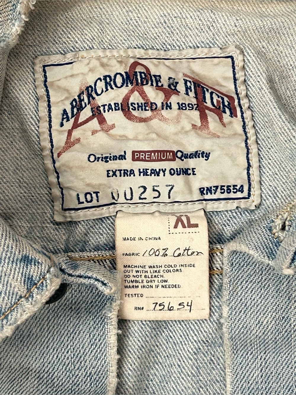 Abercrombie & Fitch Distressed Denim Jacket XL 💙
